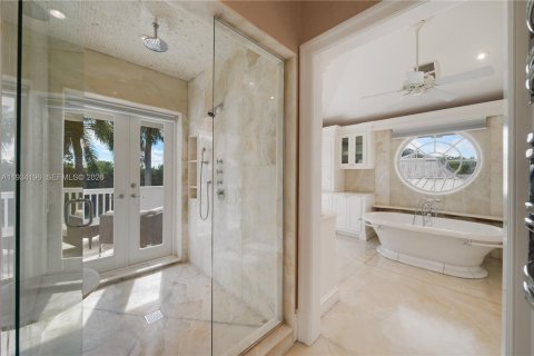 House in Key Biscayne, Florida 4 bedrooms, 765.51 sq.m. № 1997234 - photo 28