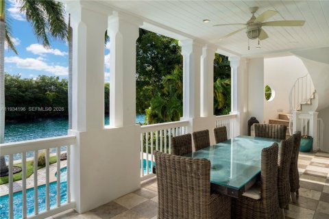 House in Key Biscayne, Florida 4 bedrooms, 765.51 sq.m. № 1997234 - photo 23