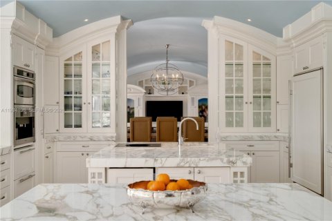 House in Key Biscayne, Florida 4 bedrooms, 765.51 sq.m. № 1997234 - photo 20