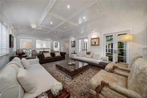 House in Key Biscayne, Florida 4 bedrooms, 765.51 sq.m. № 1997234 - photo 13