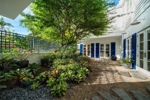 House in Key Biscayne, Florida 4 bedrooms, 765.51 sq.m. № 1997234 - photo 24