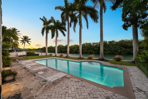 House in Key Biscayne, Florida 4 bedrooms, 765.51 sq.m. № 1997234 - photo 8