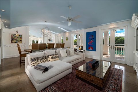 House in Key Biscayne, Florida 4 bedrooms, 765.51 sq.m. № 1997234 - photo 16