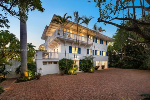 House in Key Biscayne, Florida 4 bedrooms, 765.51 sq.m. № 1997234 - photo 11