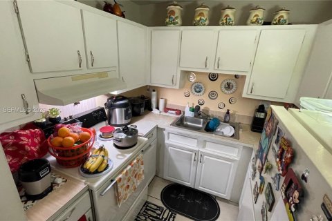 Condominio en venta en Hialeah, Florida, 1 dormitorio, 51.1 m2 № 2046557 - foto 5