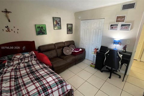 Condominio en venta en Hialeah, Florida, 1 dormitorio, 51.1 m2 № 2046557 - foto 8