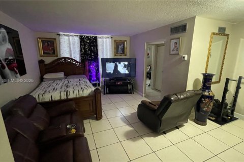 Condominio en venta en Hialeah, Florida, 1 dormitorio, 51.1 m2 № 2046557 - foto 3