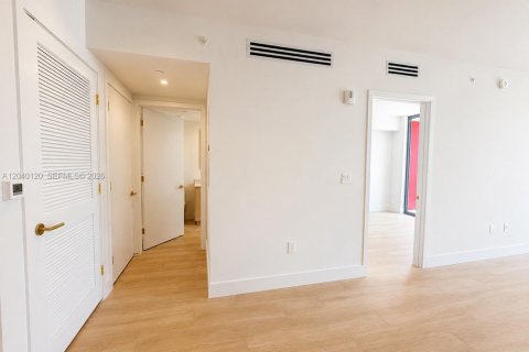 Condo in Miami, Florida, 1 bedroom  № 2086431 - photo 13
