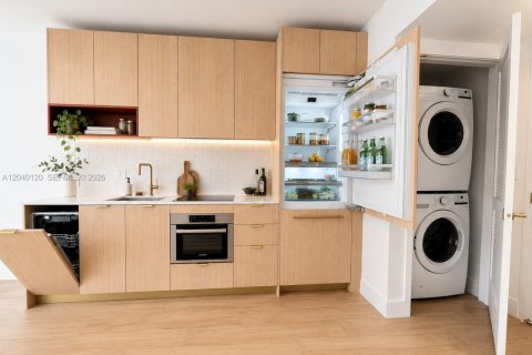 Condo in Miami, Florida, 1 bedroom  № 2086431 - photo 18