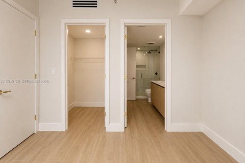 Condo in Miami, Florida, 1 bedroom  № 2086431 - photo 21