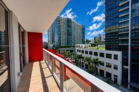 Condo in Miami, Florida, 1 bedroom  № 2086431 - photo 3