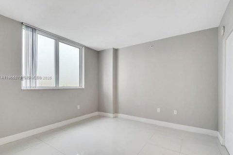 Condominio en venta en Miami, Florida, 1 dormitorio, 74.69 m2 № 2027932 - foto 11