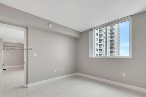 Condominio en venta en Miami, Florida, 1 dormitorio, 74.69 m2 № 2027932 - foto 5