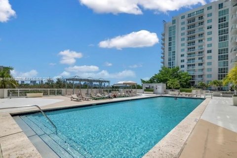 Condominio en venta en Miami, Florida, 1 dormitorio, 74.69 m2 № 2027932 - foto 23