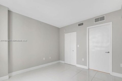 Condominio en venta en Miami, Florida, 1 dormitorio, 74.69 m2 № 2027932 - foto 7