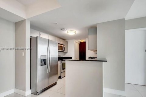 Condominio en venta en Miami, Florida, 1 dormitorio, 74.69 m2 № 2027932 - foto 13