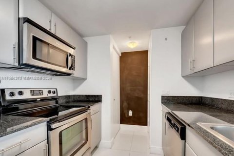 Condominio en venta en Miami, Florida, 1 dormitorio, 74.69 m2 № 2027932 - foto 15