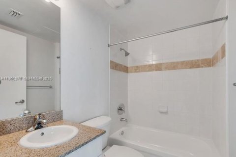 Condominio en venta en Miami, Florida, 1 dormitorio, 74.69 m2 № 2027932 - foto 9