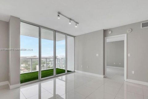 Condominio en venta en Miami, Florida, 1 dormitorio, 74.69 m2 № 2027932 - foto 4