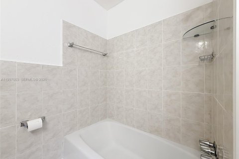 Villa ou maison à vendre à Ocala, Floride: 3 chambres, 193.61 m2 № 2059365 - photo 17