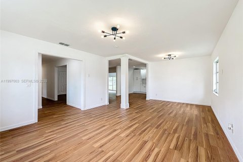 Villa ou maison à vendre à Ocala, Floride: 3 chambres, 193.61 m2 № 2059365 - photo 6