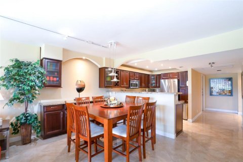 Condo in Pompano Beach, Florida, 3 bedrooms  № 2172498 - photo 2