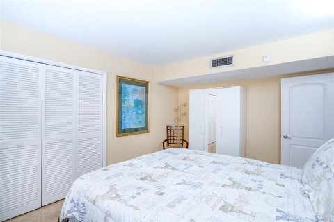 Condo in Pompano Beach, Florida, 3 bedrooms  № 2172498 - photo 12