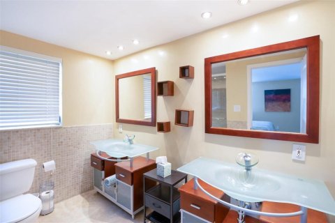 Condo in Pompano Beach, Florida, 3 bedrooms  № 2172498 - photo 8