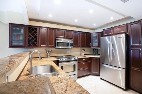 Condo in Pompano Beach, Florida, 3 bedrooms  № 2172498 - photo 4