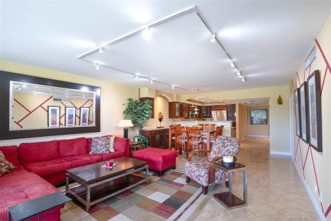Condo in Pompano Beach, Florida, 3 bedrooms  № 2172498 - photo 3