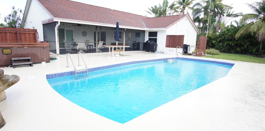 Villa ou maison à Lake Clarke Shores, Floride 4 chambres, 196.58 m2 № 2192729