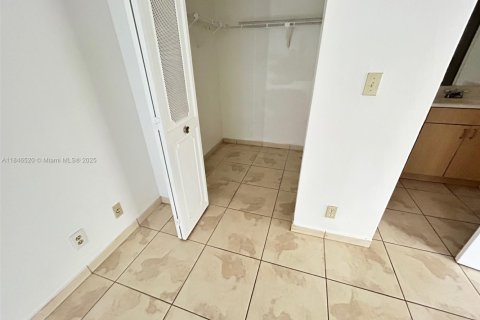 Condo in Sunny Isles Beach, Florida, 1 bedroom  № 1845474 - photo 29