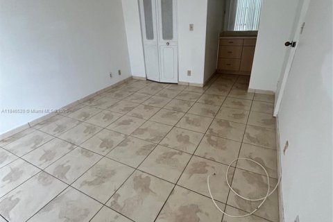 Condo in Sunny Isles Beach, Florida, 1 bedroom  № 1845474 - photo 24