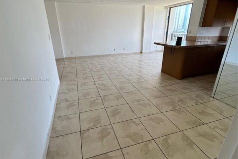 Condo in Sunny Isles Beach, Florida, 1 bedroom  № 1845474 - photo 25