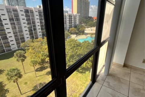 Condo in Sunny Isles Beach, Florida, 1 bedroom  № 1845474 - photo 27
