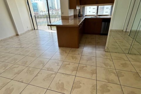 Condo in Sunny Isles Beach, Florida, 1 bedroom  № 1845474 - photo 19