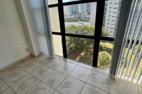 Condo in Sunny Isles Beach, Florida, 1 bedroom  № 1845474 - photo 26