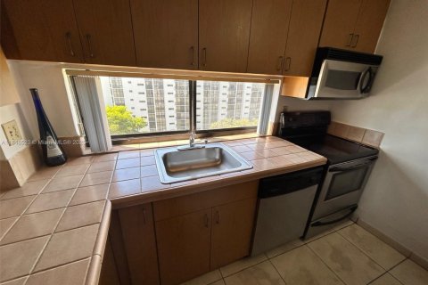 Condo in Sunny Isles Beach, Florida, 1 bedroom  № 1845474 - photo 21