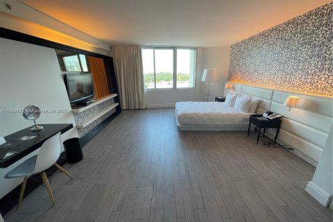 Condominio en venta en Miami Beach, Florida, 47.19 m2 № 1867658 - foto 1