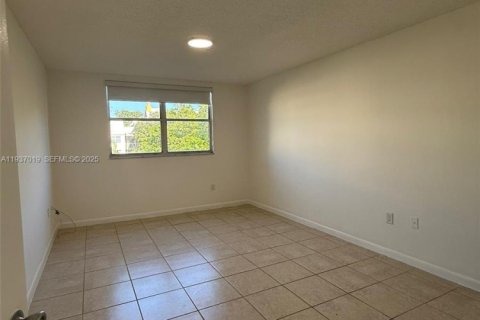 Apartment in Doral, Florida 1 bedroom, 75.25 sq.m. № 1994886 - photo 1