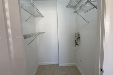Apartment in Doral, Florida 1 bedroom, 75.25 sq.m. № 1994886 - photo 2