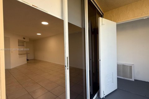 Apartment in Doral, Florida 1 bedroom, 75.25 sq.m. № 1994886 - photo 4