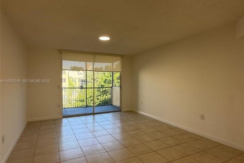 Apartment in Doral, Florida 1 bedroom, 75.25 sq.m. № 1994886 - photo 3