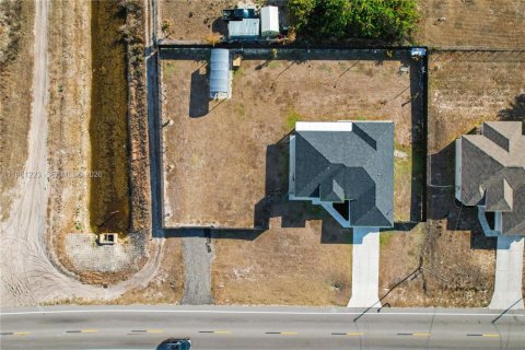 Villa ou maison à vendre à Lehigh Acres, Floride: 3 chambres, 152.64 m2 № 2080797 - photo 2