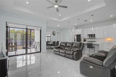 Villa ou maison à vendre à Lehigh Acres, Floride: 3 chambres, 152.64 m2 № 2080797 - photo 4