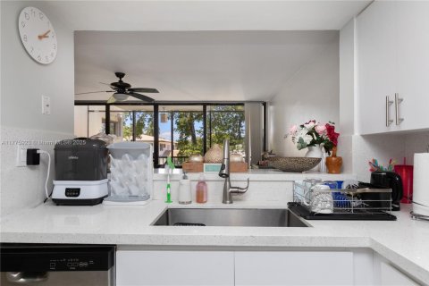 Condo in Davie, Florida, 2 bedrooms  № 1704472 - photo 15