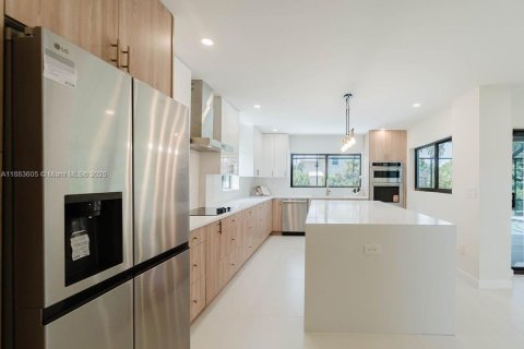 Villa ou maison à louer à Palmetto Bay, Floride: 4 chambres, 262.08 m2 № 1929821 - photo 2