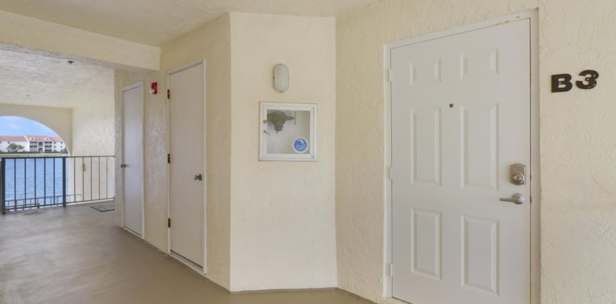 Condo in Jensen Beach, Florida, 2 bedrooms  № 665361