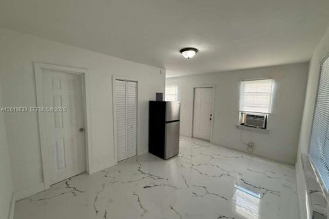 Commercial property in Miami, Florida 111.67 sq.m. № 2263318 - photo 8