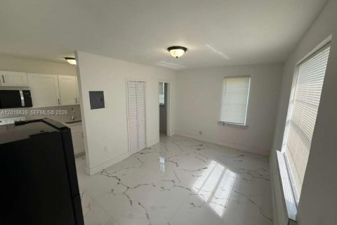 Commercial property in Miami, Florida 111.67 sq.m. № 2263318 - photo 5